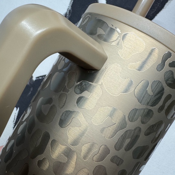 Simple Modern 40 oz Trek Leopard Print Tumbler Bronze Brass Brown - Picture 8 of 11